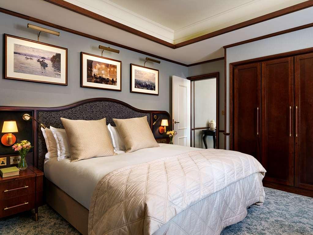 โรงแรมเดอะ สแตฟฟอร์ด ลอนดอน ห้อง รูปภาพ A bedroom at the Taj Mahal Palace
