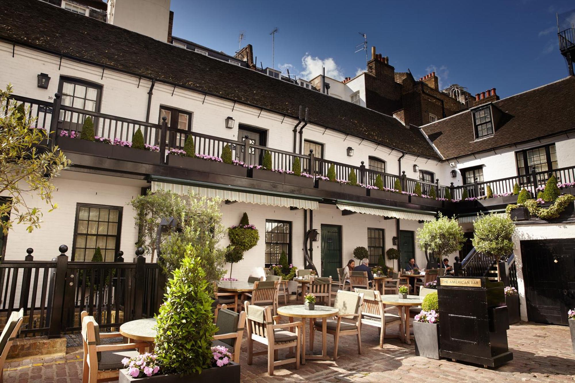 โรงแรมเดอะ สแตฟฟอร์ด ลอนดอน ภายนอก รูปภาพ The courtyard at the Swan