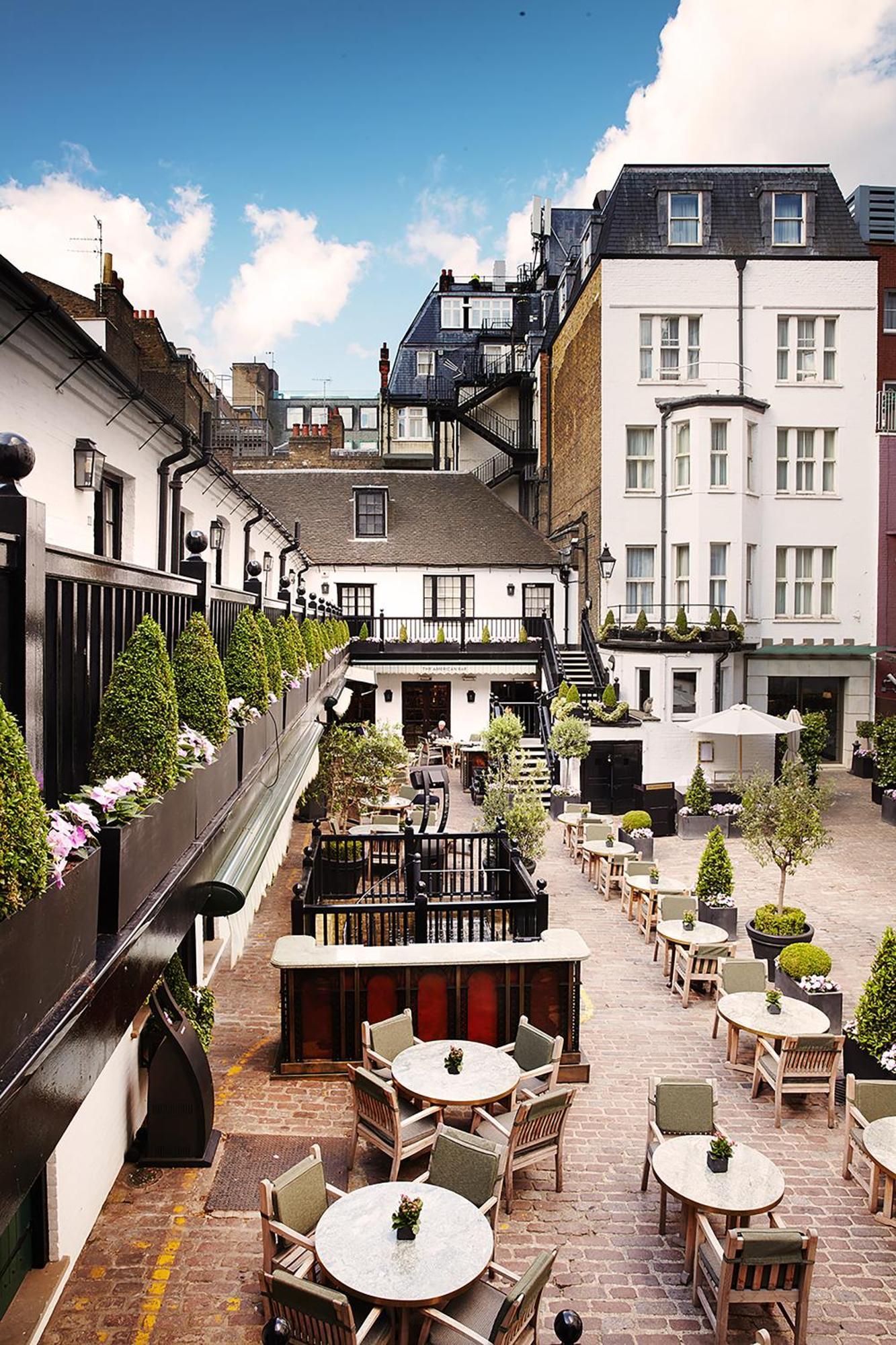 โรงแรมเดอะ สแตฟฟอร์ด ลอนดอน ภายนอก รูปภาพ The courtyard at the hotel