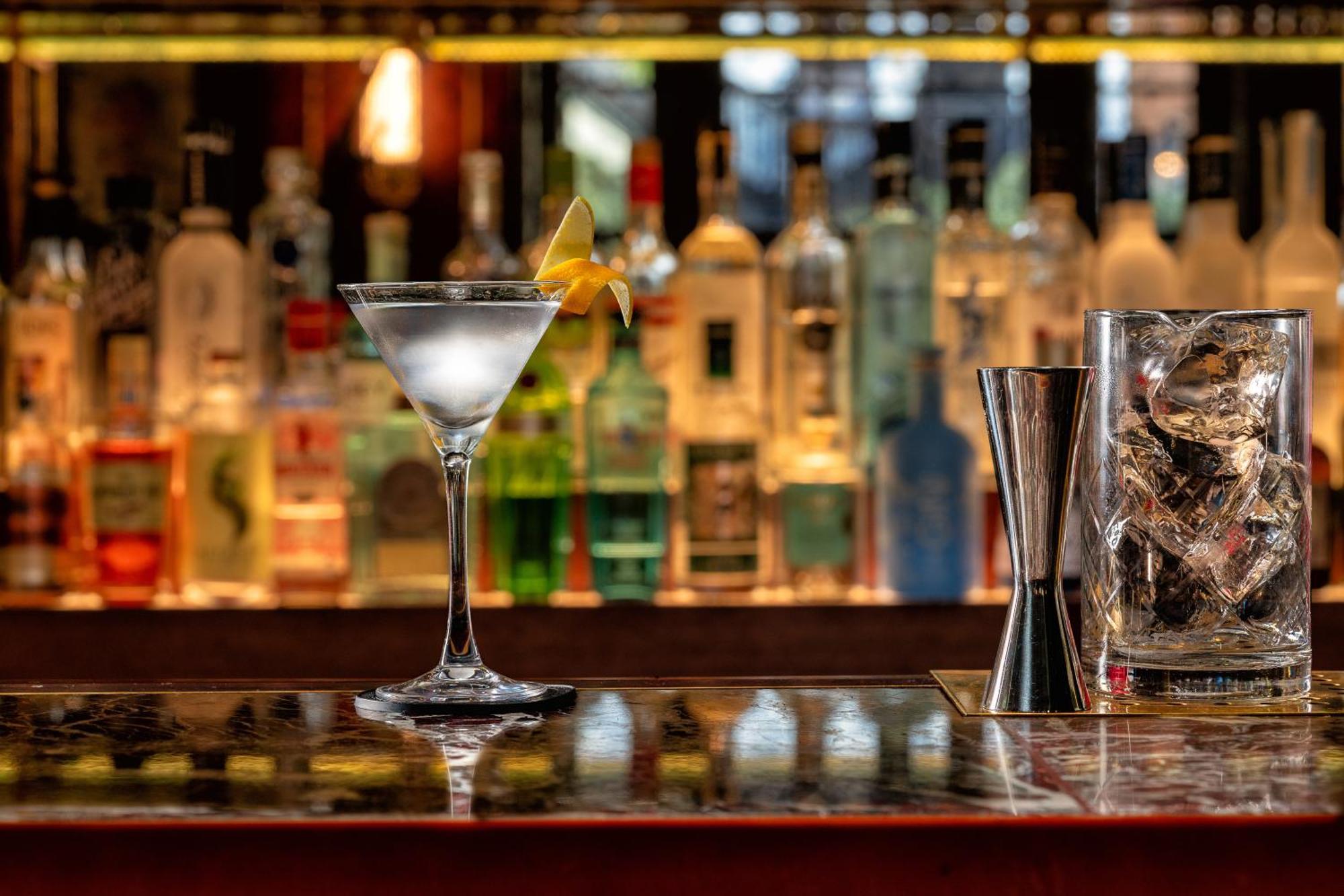 โรงแรมเดอะ สแตฟฟอร์ด ลอนดอน ภายนอก รูปภาพ A Vesper cocktail