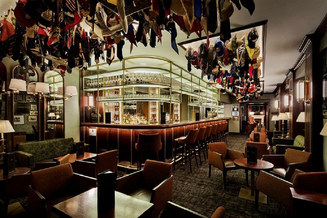 โรงแรมเดอะ สแตฟฟอร์ด ลอนดอน ภายนอก รูปภาพ The bar at the London Edition