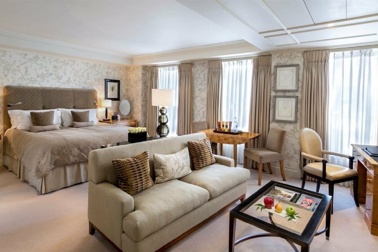 โรงแรมเดอะ สแตฟฟอร์ด ลอนดอน ภายนอก รูปภาพ A suite at the Mandarin Oriental London